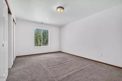 Bedroom - 13021 E Antelope Rd, Eagle Point, OR 97524 photo 1 of 5