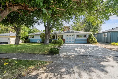 1525 Whitman Ave, Medford, OR 97501