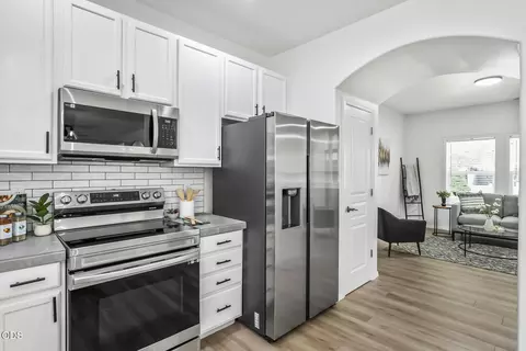 Kitchen - 63337 NW Lavacrest St, Bend, OR 97703 photo 5 of 5