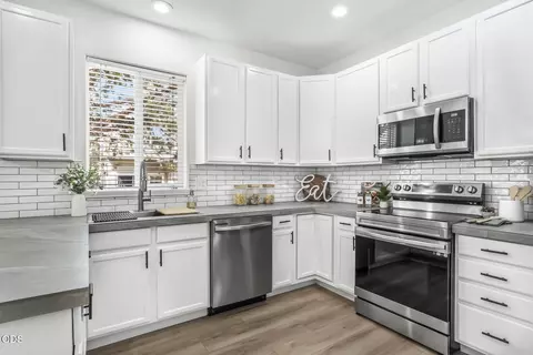 Kitchen - 63337 NW Lavacrest St, Bend, OR 97703 photo 3 of 5