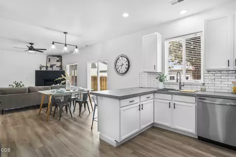 Kitchen - 63337 NW Lavacrest St, Bend, OR 97703 photo 4 of 5