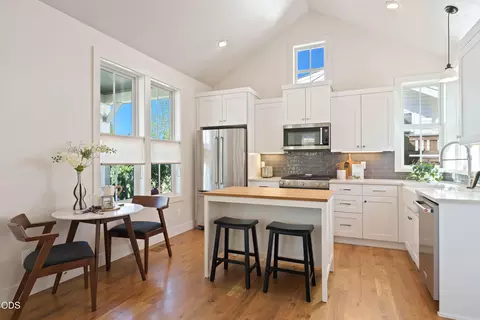 Kitchen - 2765 NW High Lakes Loop, Bend, OR 97703 photo 1 of 4