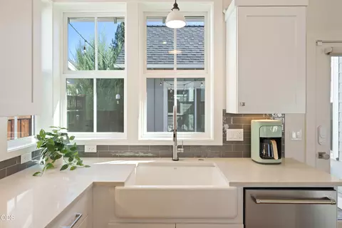 Kitchen - 2765 NW High Lakes Loop, Bend, OR 97703 photo 4 of 4