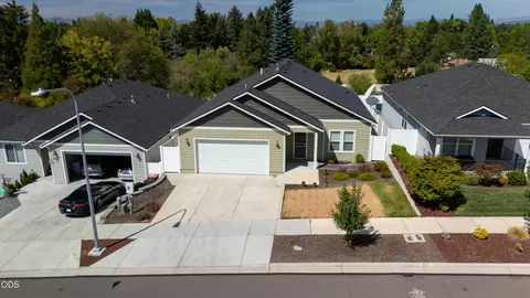 656 Nobility Dr, Medford, OR 97501