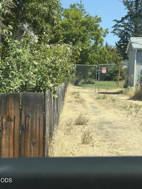 Lawnridge Street, Medford, OR 97504