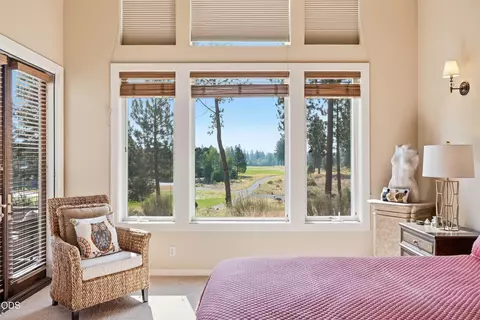 Bedroom - 61927 Fall Creek Loop, Bend, OR 97702 photo 4 of 5
