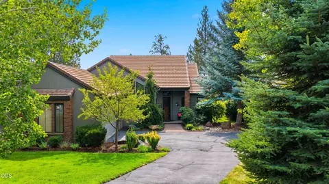 Exterior - 61927 Fall Creek Loop, Bend, OR 97702 photo 2 of 8