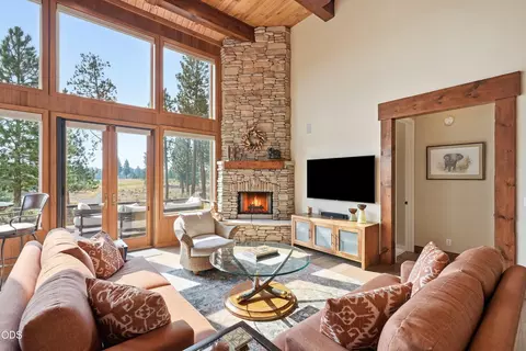 Living - 61927 Fall Creek Loop, Bend, OR 97702 photo 2 of 4