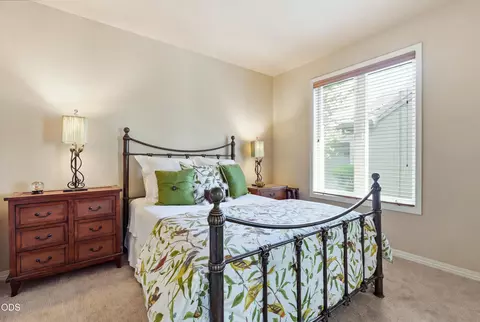 Bedroom - 61927 Fall Creek Loop, Bend, OR 97702 photo 3 of 5