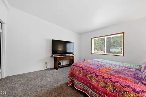 Bedroom - 61171 Chuckanut Dr, Bend, OR 97702 photo 1 of 5