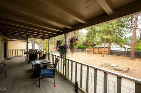 Exterior - 61171 Chuckanut Dr, Bend, OR 97702 photo 9 of 10