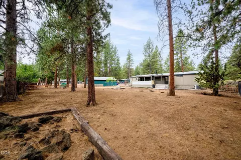 Exterior - 61171 Chuckanut Dr, Bend, OR 97702 photo 2 of 10