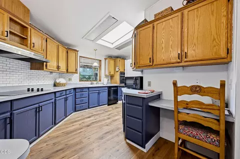 Kitchen - 61171 Chuckanut Dr, Bend, OR 97702 photo 1 of 5