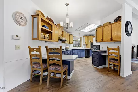 Kitchen - 61171 Chuckanut Dr, Bend, OR 97702 photo 3 of 5