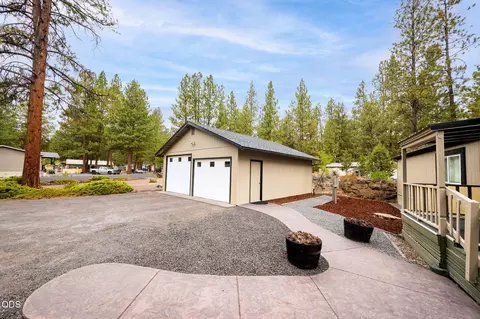 Exterior - 61171 Chuckanut Dr, Bend, OR 97702 photo 5 of 10