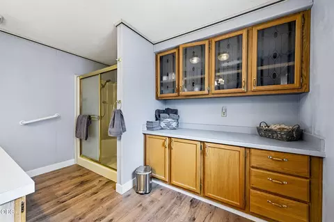 Bath - 61171 Chuckanut Dr, Bend, OR 97702 photo 1 of 3