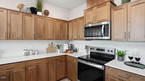 Kitchen - 21307 SE Wilderness Way, Bend, OR 97702 photo 4 of 6