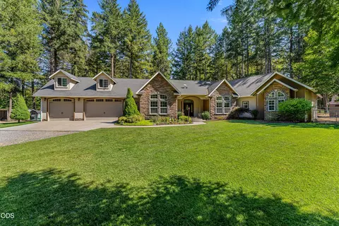 232 Riessen Rd, Grants Pass, OR 97526