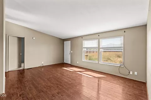 Living - 92372 Powerline Rd, Eugene, OR 97408 photo 1 of 3