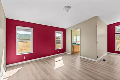 Living - 92372 Powerline Rd, Eugene, OR 97408 photo 3 of 3