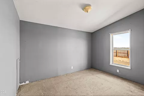Bedroom - 92372 Powerline Rd, Eugene, OR 97408 photo 2 of 3
