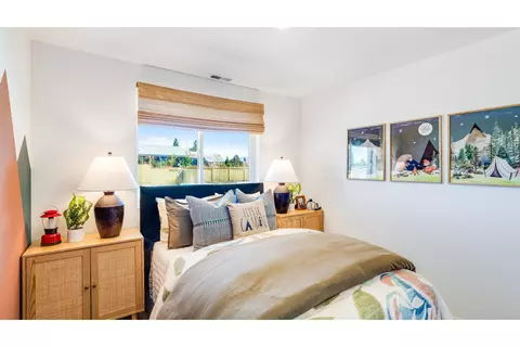Bedroom - 16652 Memorial Ln, La Pine, OR 97739 photo 2 of 10