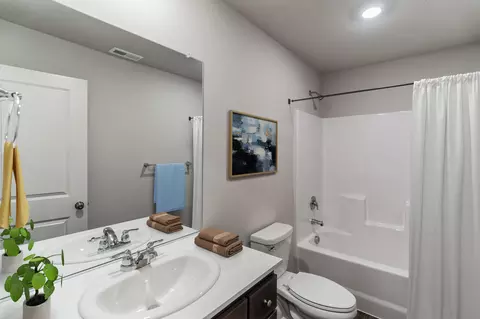 Bath - 16640 Memorial Ln, La Pine, OR 97739 photo 3 of 4