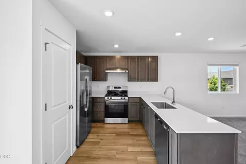 Kitchen - 16640 Memorial Ln, La Pine, OR 97739 photo 2 of 5