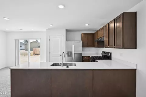 Kitchen - 16640 Memorial Ln, La Pine, OR 97739 photo 4 of 5