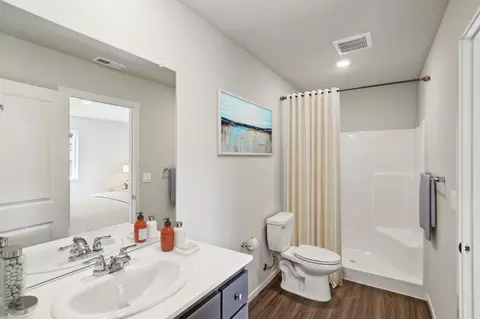 Bath - 16640 Memorial Ln, La Pine, OR 97739 photo 4 of 4