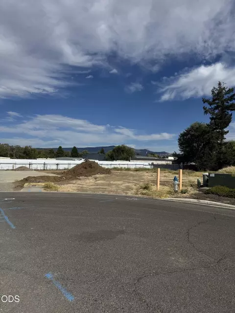 260 Commercial Ct, Medford, OR 97501