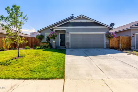 2466 SW Metolius Ave, Redmond, OR 97756