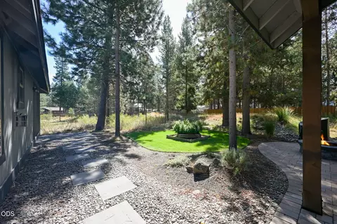 Exterior - 17035 Glendale Rd, Bend, OR 97707 photo 4 of 14