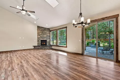 Living - 17035 Glendale Rd, Bend, OR 97707 photo 3 of 3