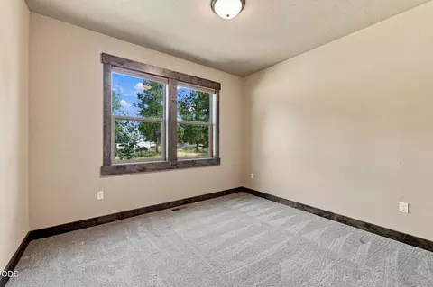 Bedroom - 17035 Glendale Rd, Bend, OR 97707 photo 3 of 5