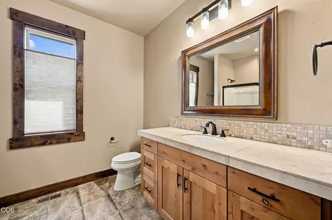 Bath - 17035 Glendale Rd, Bend, OR 97707 photo 1 of 4