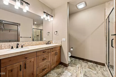 Bath - 17035 Glendale Rd, Bend, OR 97707 photo 3 of 4