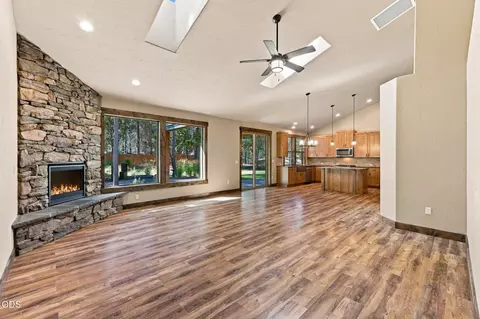 Living - 17035 Glendale Rd, Bend, OR 97707 photo 1 of 3