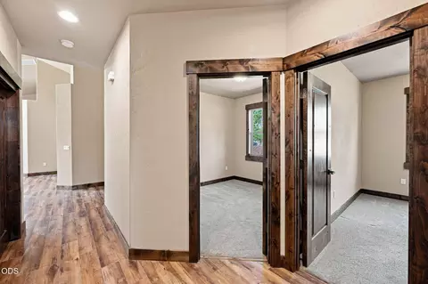 Entry Way - 17035 Glendale Rd, Bend, OR 97707 photo 3 of 3