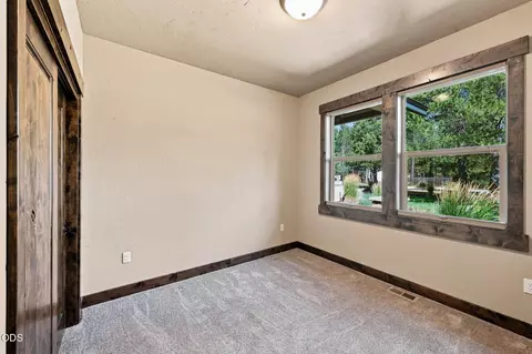 Bedroom - 17035 Glendale Rd, Bend, OR 97707 photo 1 of 5