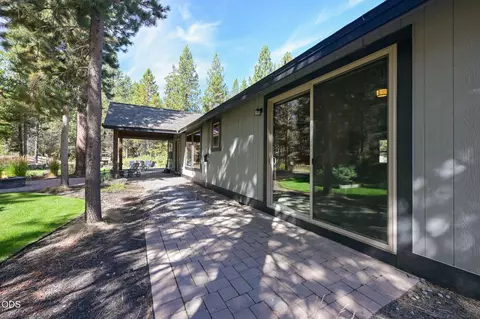 Exterior - 17035 Glendale Rd, Bend, OR 97707 photo 2 of 14