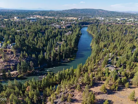 View/Area - 19976 Heron Loop, Bend, OR 97702 photo 3 of 8