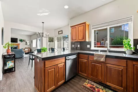 Kitchen - 19976 Heron Loop, Bend, OR 97702 photo 3 of 5