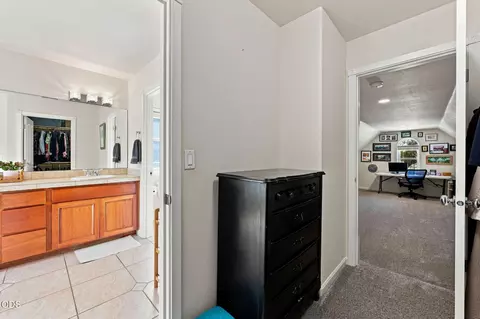 Entry Way - 19976 Heron Loop, Bend, OR 97702 photo 10 of 10