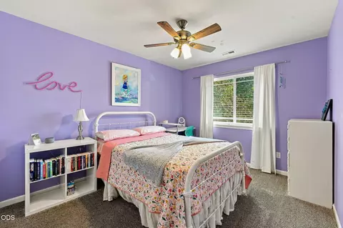 Bedroom - 19976 Heron Loop, Bend, OR 97702 photo 2 of 5