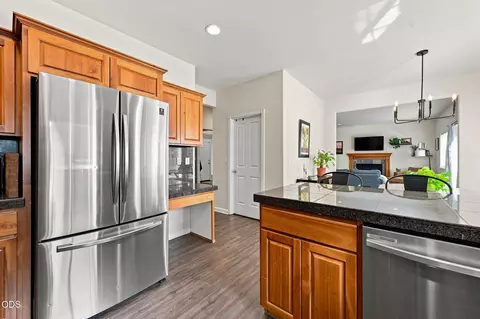 Kitchen - 19976 Heron Loop, Bend, OR 97702 photo 5 of 5