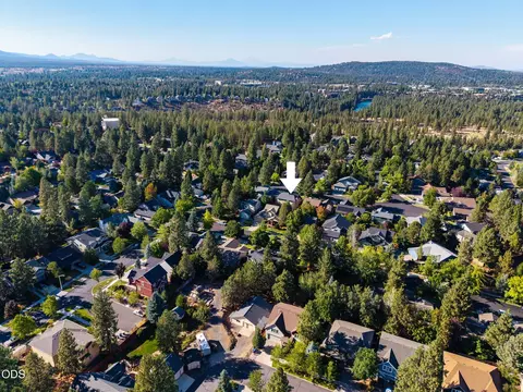 View/Area - 19976 Heron Loop, Bend, OR 97702 photo 8 of 8