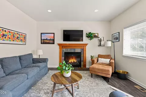 Living - 19976 Heron Loop, Bend, OR 97702 photo 4 of 5