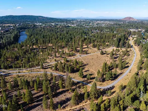 View/Area - 19976 Heron Loop, Bend, OR 97702 photo 4 of 8
