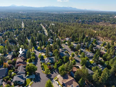 View/Area - 19976 Heron Loop, Bend, OR 97702 photo 6 of 8